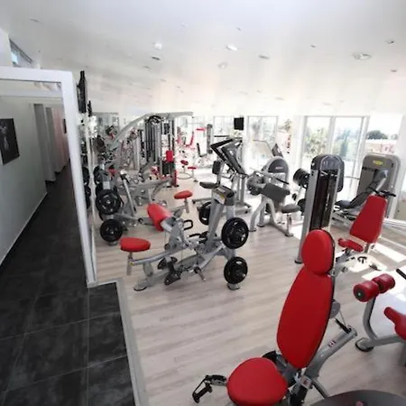 Luxury Suites 圣纳帕