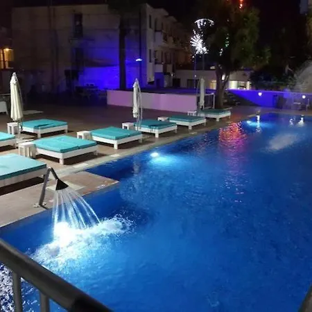 Luxury Suites *